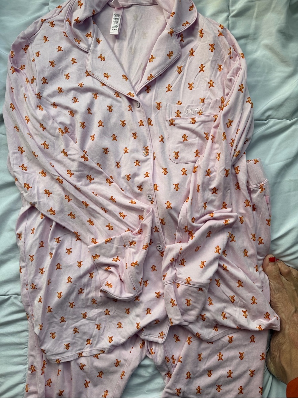 SKIMS Pink Gingerbread-Print Pajama Set - Picture 4 of 7